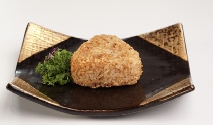 Cơm nướng nhân cá hồi / trứng cá tuyết / xí muội/GRILLED RICE BALL( /SEASONED COD ROE/ JAPANESE PLUM/DRIEF SKIN FISH)SALMON/ 焼きおにぎり(鮭、明太子、おかか)