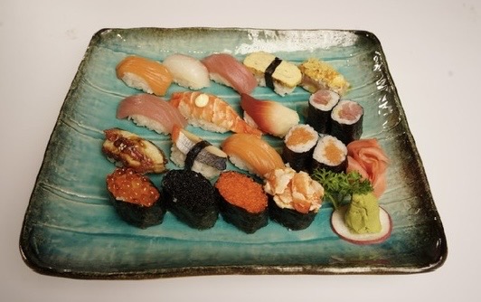 Sushi thập cẩm các loại cá sống A /ASSORTED SUSHI A/ 寿司盛りA