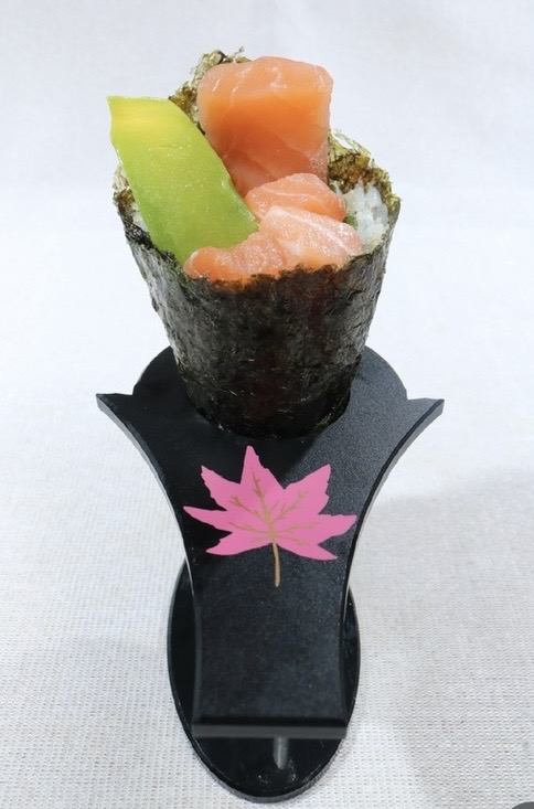 Cá hồi cuốn phễu với bơ/SALMON & AVOCADO HAND CONE/ 鮭アボカド手巻き